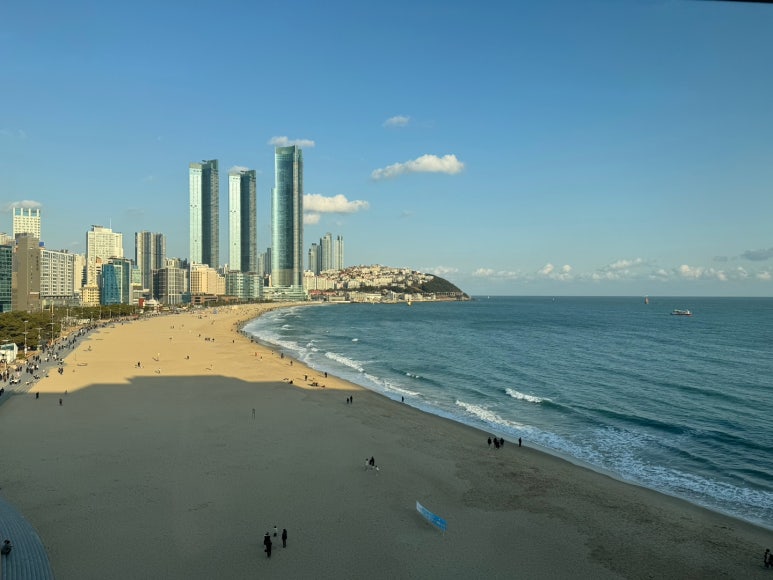 웨스틴조선 부산 - 새로단장한 해운대오션뷰 호텔. 클럽조선 플래티넘 100배 이용하기. 디럭스 비치 킹 + 수영장 + 발렛주차 후기. (feat. 그랜드조선 부산) 관련 이미지 2