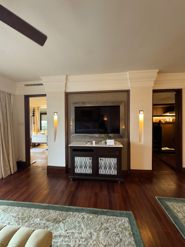 세인트레지스 발리 - 플래티넘 풀빌라 스위트 업그레이드 후기. 신혼여행 호텔 추천. 프라이빗 해변, 라군, 밤공연, 조식, 디너. 관련 이미지 22