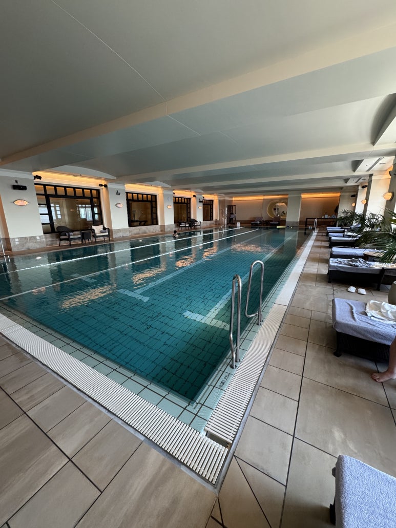 [The Ritz-Carlton, Tokyo] The Standard for a Classic High-End Hotel. A review of a Roppongi hotel with a great skyline view from the window, plus the pool, lounge, and more. image 40