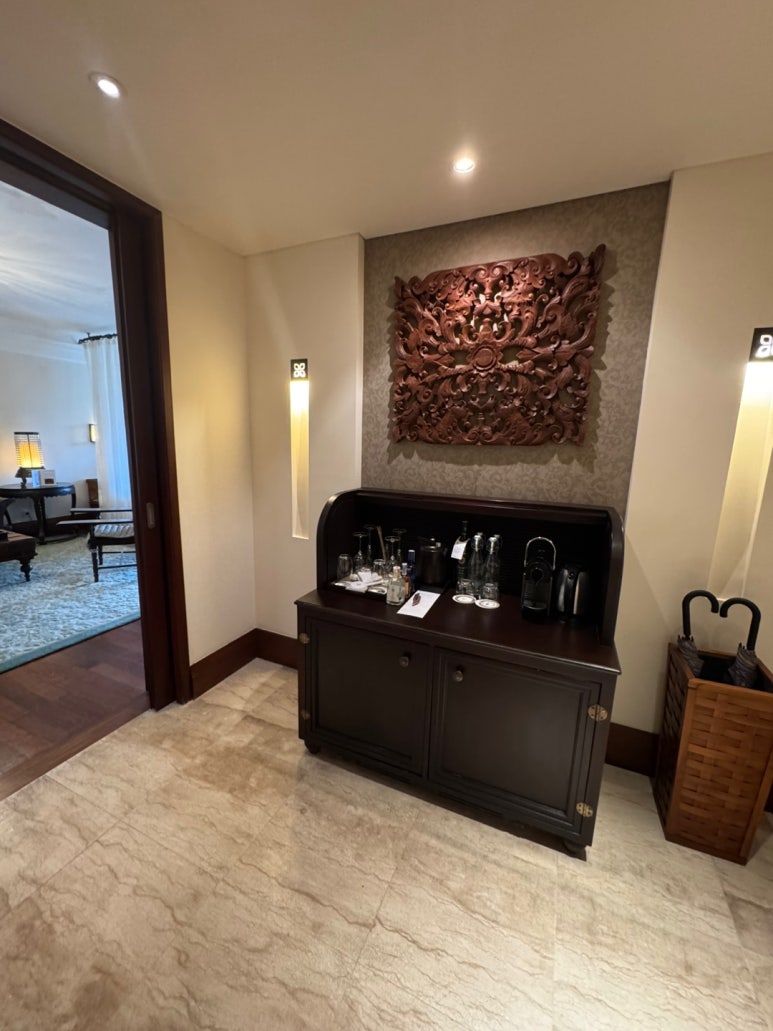 세인트레지스 발리 - 플래티넘 풀빌라 스위트 업그레이드 후기. 신혼여행 호텔 추천. 프라이빗 해변, 라군, 밤공연, 조식, 디너. 관련 이미지 17