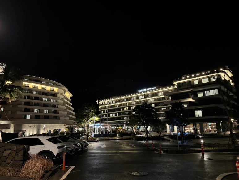 현대카드 호텔위크07 - 파르나스 호텔 제주 디럭스 킹 후기. 콘페티 조식과 중식 비교. 제주 최고의 풀장 인피니티풀 낮과 야경! (1) 관련 이미지 3