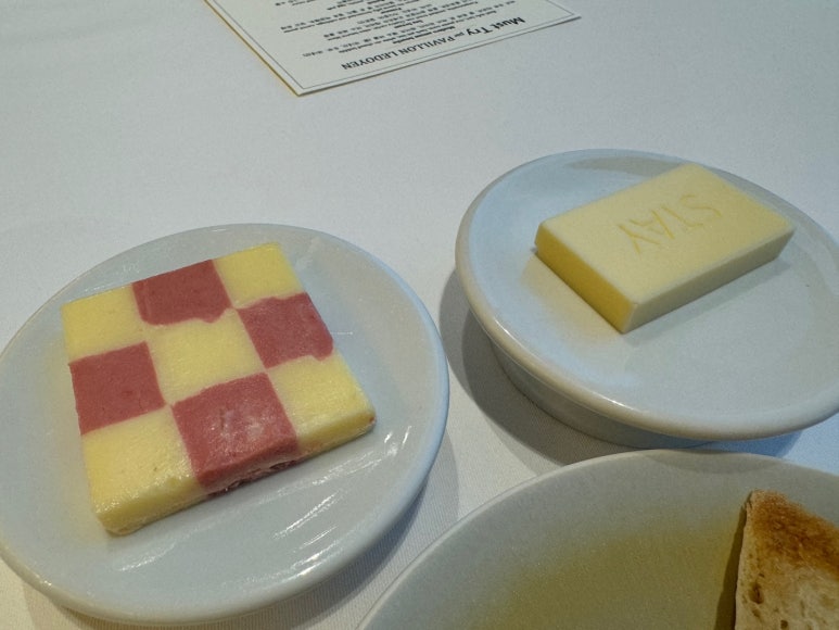 [시그니엘서울] STAY -미슐랭 1스타 프렌치 레스토랑 디너 풀코스. 훌륭하고 멋진 공간을 81층에.. 발렛주차 신용카드. 롯데상품권 사용후기. 관련 이미지 25