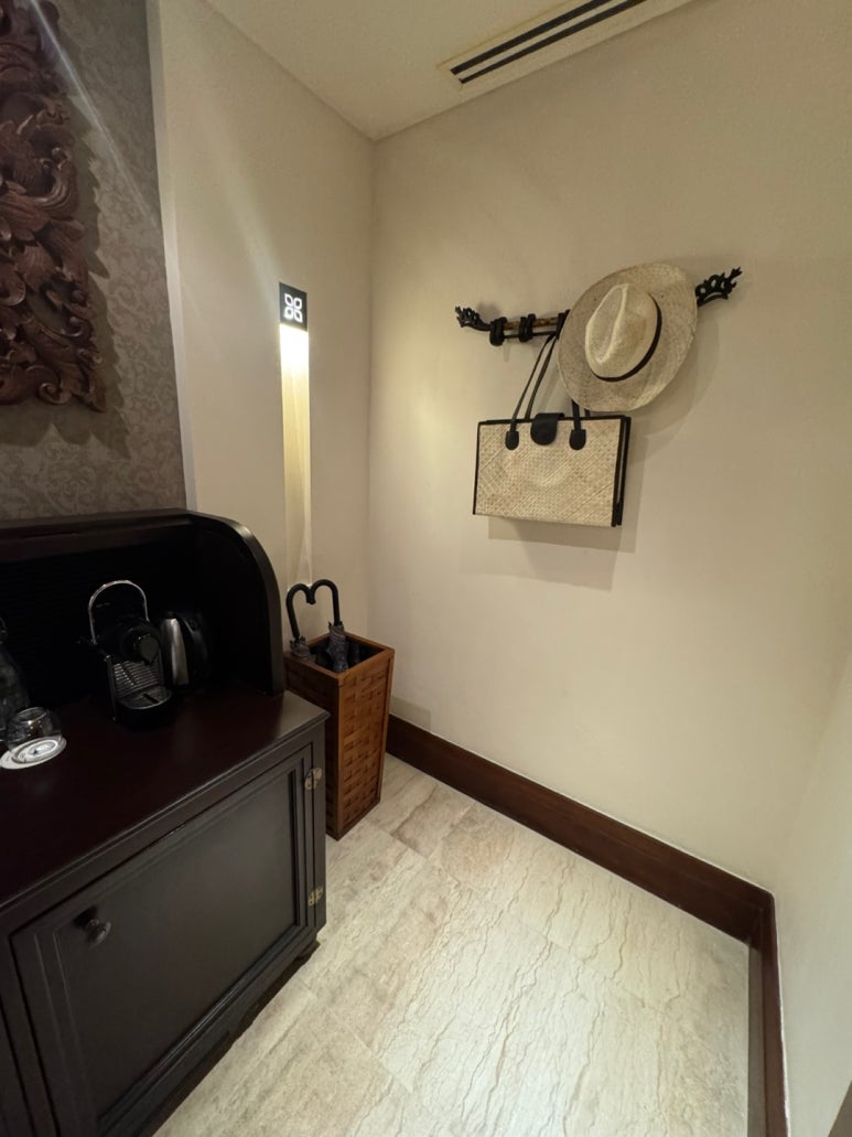 세인트레지스 발리 - 플래티넘 풀빌라 스위트 업그레이드 후기. 신혼여행 호텔 추천. 프라이빗 해변, 라군, 밤공연, 조식, 디너. 관련 이미지 18