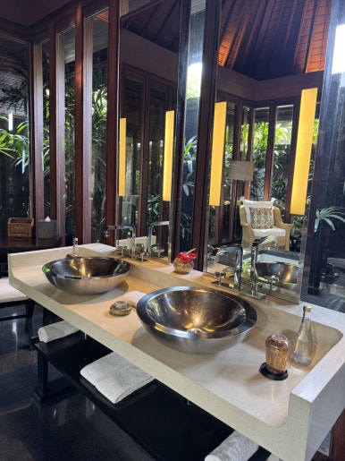 불가리 발리 - 인생 최고의 휴양지. 장동건 부부 신혼여행 인도양 오션뷰 풀빌라 추천. 메리어트 플래티넘 호캉스. 룸서비스/조식/야외수영장/레스토랑 후기. 관련 이미지 52