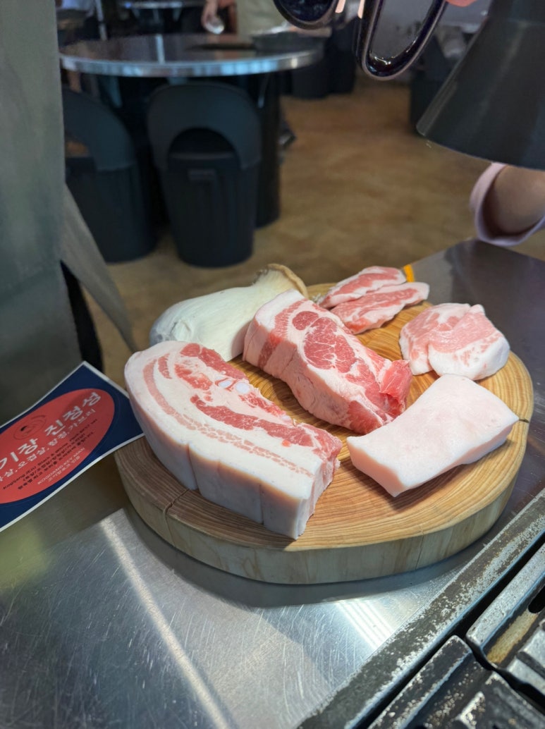 [제주공항 근처 맛집] 고기장 - 숙성 제주흑돼지 인생맛집. 제주도 흑돼지 오션뷰 맛집. 재방문의사 가득함. 관련 이미지 15