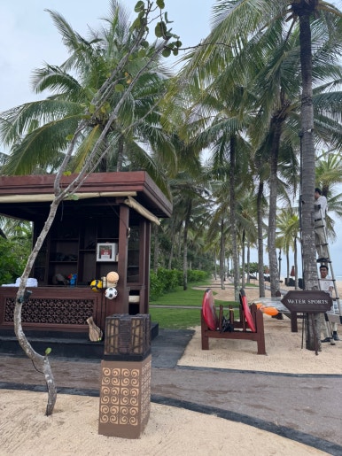 세인트레지스 발리 - 플래티넘 풀빌라 스위트 업그레이드 후기. 신혼여행 호텔 추천. 프라이빗 해변, 라군, 밤공연, 조식, 디너. 관련 이미지 54