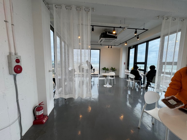 [제주 약과맛집] 장인더 - 최고의 제주여행 선물 추천! 오션뷰맛집 카페. 포천 파지약과 약게팅 꿀팁. 관련 이미지 10