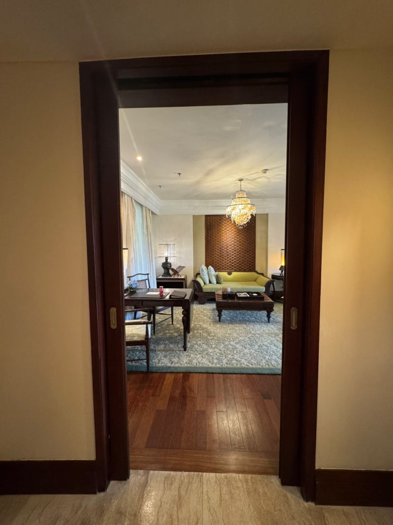 세인트레지스 발리 - 플래티넘 풀빌라 스위트 업그레이드 후기. 신혼여행 호텔 추천. 프라이빗 해변, 라군, 밤공연, 조식, 디너. 관련 이미지 19