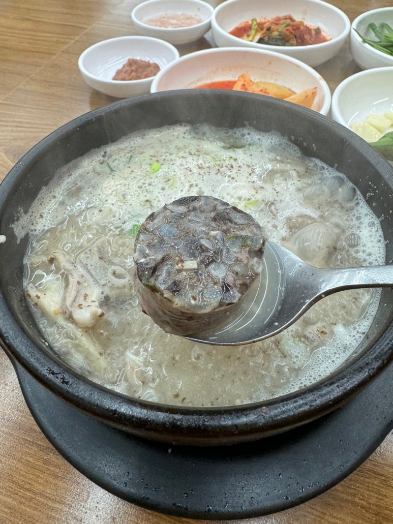 [남영역 순대국밥] 원조제일 어버이순대 - 매일 직접 만드는 찹쌀 순대가 들어간 순대국밥 맛집. 관련 이미지 9