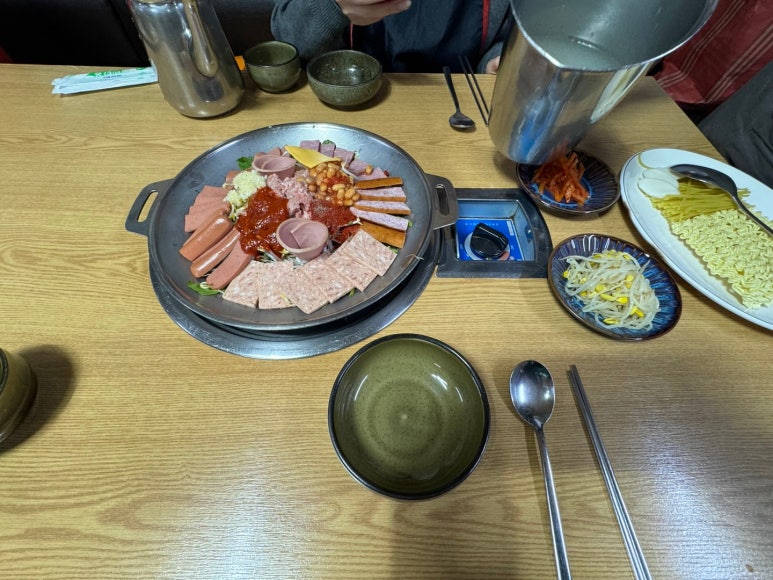[암사동 맛집] 초롱이고모부대찌개 - 한국 최고의 부대찌개 성지. 맛있는녀석들, 백년가게, 블루리본서베이 부대전골 맛집. 주차팁. 관련 이미지 10