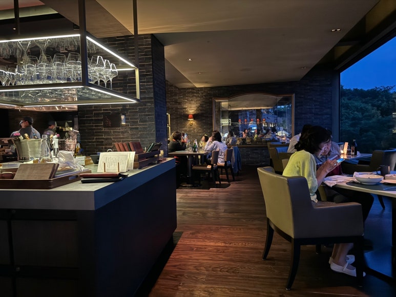 [그랜드 하얏트 서울] 스테이크하우스 - 포터하우스 1kg 분위기 좋고 야경좋아 모임장소로는 최고! 대한항공 the first 현대카드 할인. 월드오브하얏트. 관련 이미지 8