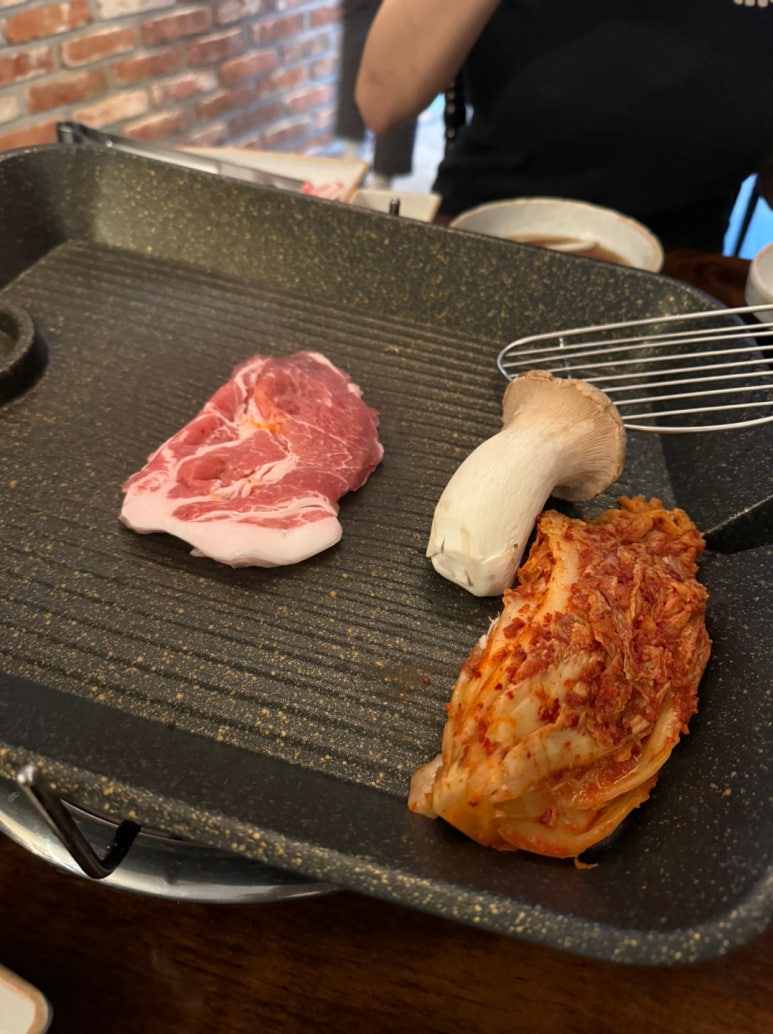 [이태원 맛집] 찰만생대패 - 서울 생대패삼겹살 맛집. 미나리 세트 후기. 냉삼보다 훨씬 맛있음! 관련 이미지 11