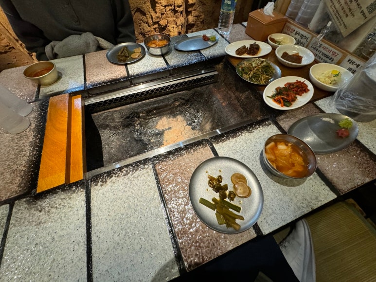 [을지로3가 맛집] 산청숯불가든 을지로 - 평일 저녁 웨이팅 후기. 재래식 소금구이, 흑돼지 김치찌개. 주차 꿀팁. 관련 이미지 9