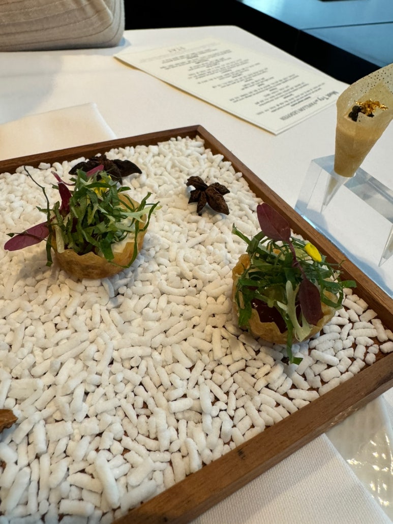 [시그니엘서울] STAY -미슐랭 1스타 프렌치 레스토랑 디너 풀코스. 훌륭하고 멋진 공간을 81층에.. 발렛주차 신용카드. 롯데상품권 사용후기. 관련 이미지 28