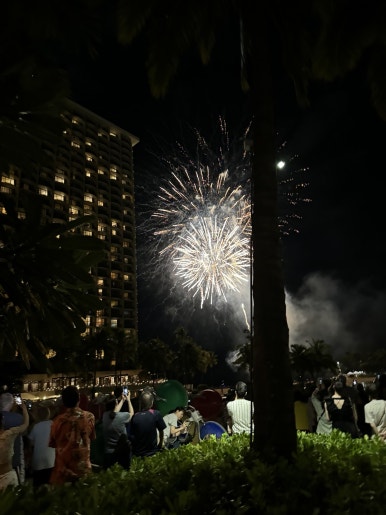 힐튼 하와이안 빌리지 와이키키 비치 리조트의 모든 것. 현아플 포인트숙박, 힐튼 아너스 골드, 룸 업그레이드, 크레딧, 라군, 불꽃놀이 등. 관련 이미지 20