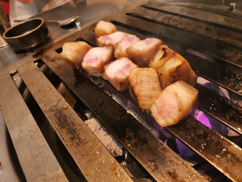 [충정로 삼겹살] 두툼 - 맛있는 녀석들 숙성삼겹살 맛집. 금돼지식당과 비교해보자. 주차꿀팁. 관련 이미지 29