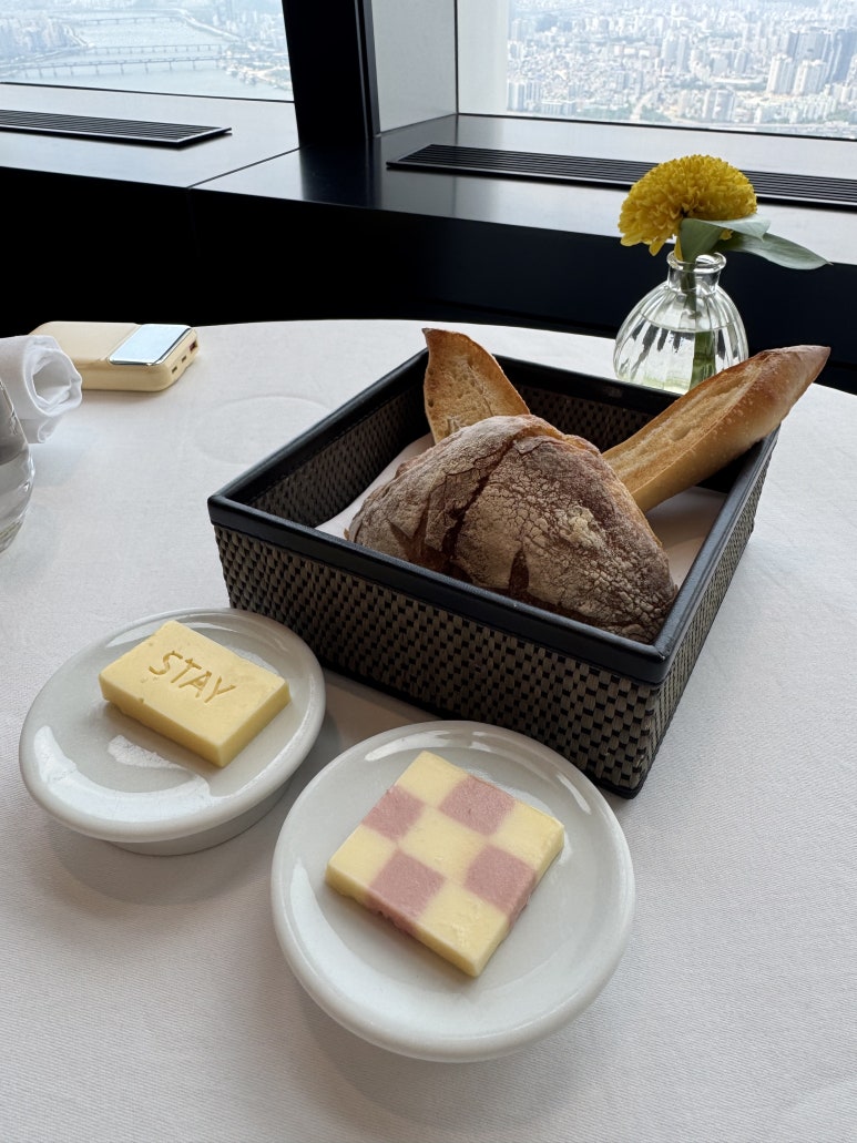 [Signiel Seoul] STAY – Lunch EMOTION Course Window-Seat View Review. Signiel Club Discount (+ Lotte Hotel Rewards Discount) image 10