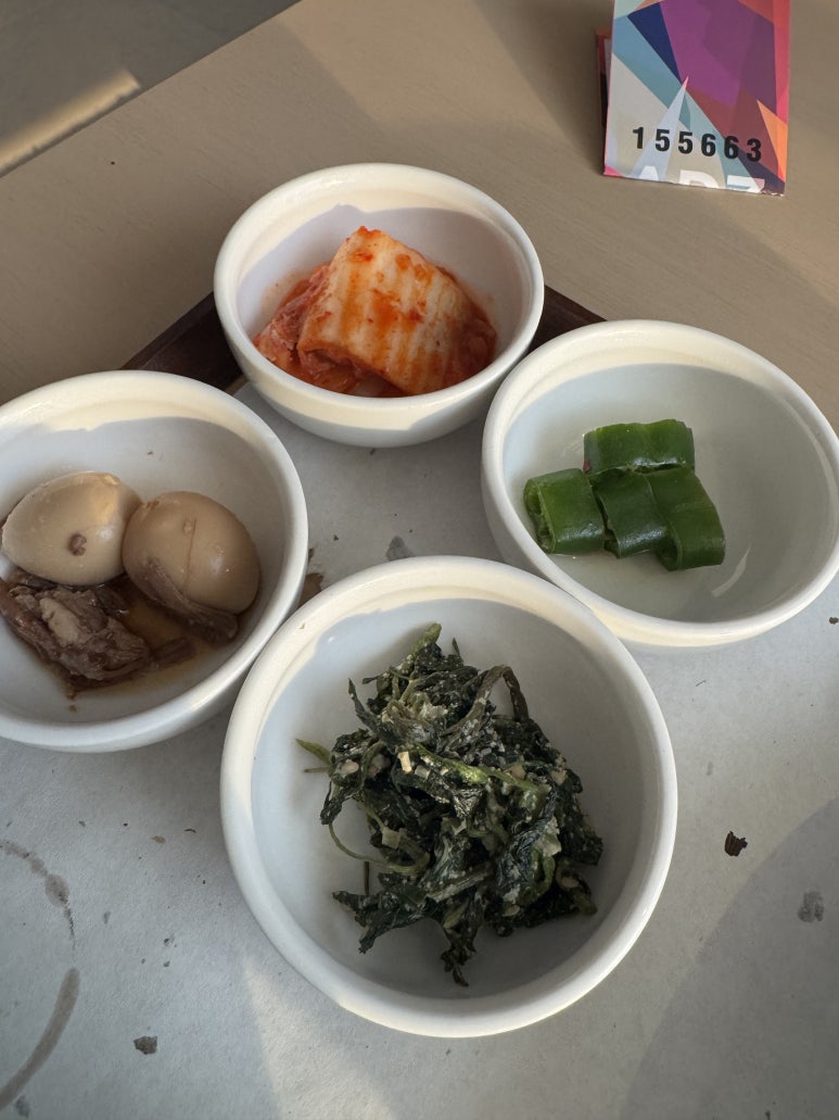 [안다즈 서울 강남] 조각보 - 리뉴얼된 메뉴 후기. 반반치킨, 오코노미야끼, 항정살 보쌈. Be my guest 내돈내산 추천메뉴 후기. 관련 이미지 13