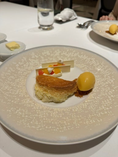 [시그니엘서울] STAY -미슐랭 1스타 프렌치 레스토랑 디너 풀코스. 훌륭하고 멋진 공간을 81층에.. 발렛주차 신용카드. 롯데상품권 사용후기. 관련 이미지 4