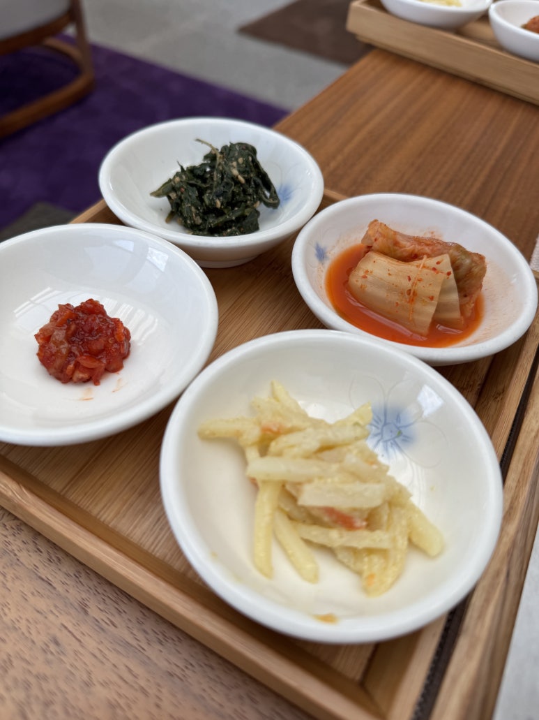 [파크 하얏트 서울] 더 라운지 - 식사 맛있는 라운지. 도미조림 1티어 찐 맛집. 신용카드 제휴할인. 발렛파킹 가능. 관련 이미지 15