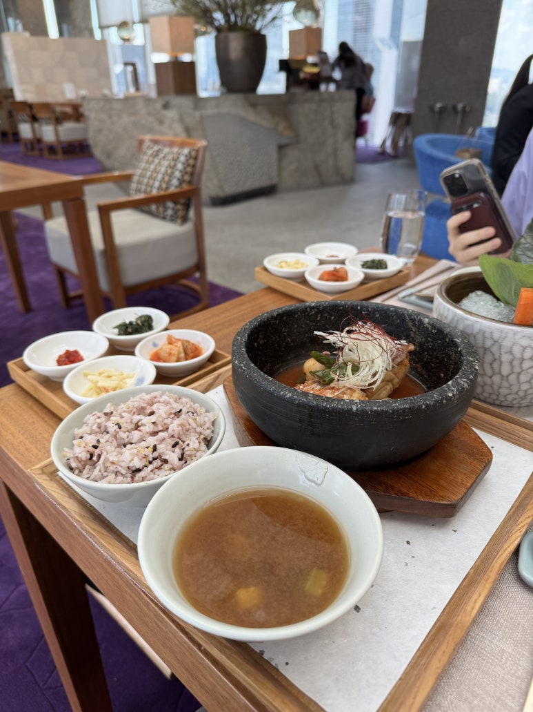 [파크 하얏트 서울] 더 라운지 - 식사 맛있는 라운지. 도미조림 1티어 찐 맛집. 신용카드 제휴할인. 발렛파킹 가능. 관련 이미지 22