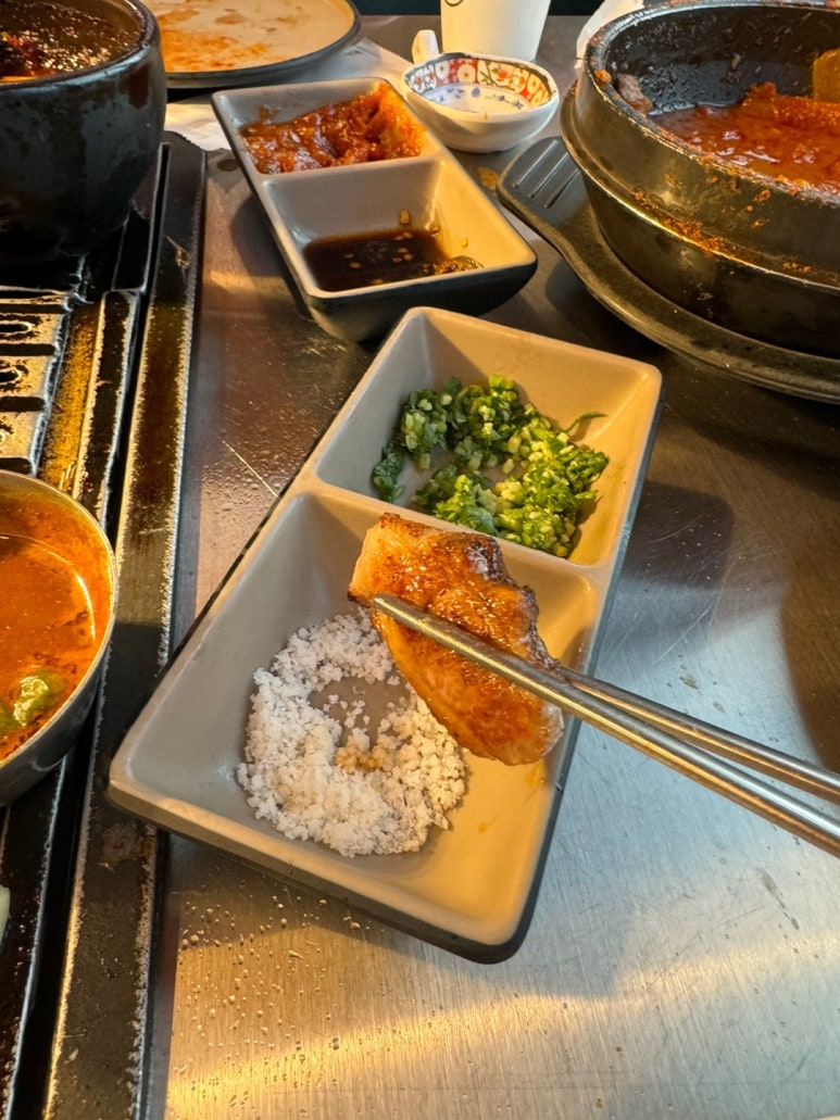 [제주공항 근처 맛집] 고기장 - 숙성 제주흑돼지 인생맛집. 제주도 흑돼지 오션뷰 맛집. 재방문의사 가득함. 관련 이미지 36