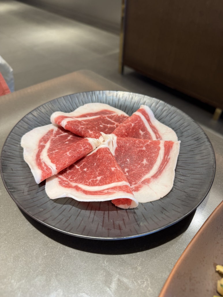 [비스타워커힐 맛집] 명월관 - 차돌박이 한 조각에 15,000원!? 점심에 소고기 구워먹고 온 후기. 우래옥과 비교해보기.. 관련 이미지 2