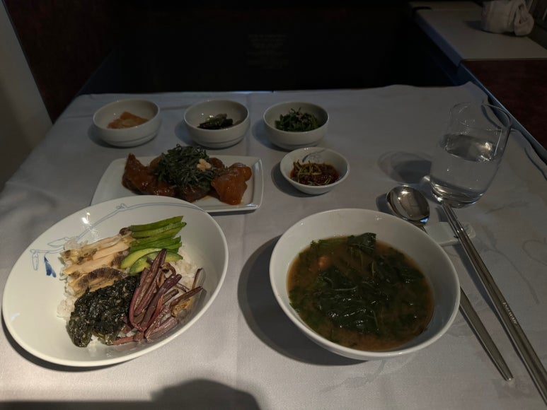Korean Air First Class vs. Prestige Class – KE907 and KE908 Incheon–London B777-300ER Booking, Seat Recommendations, First Lounge, and SkyTeam Mileage Flight Review image 60
