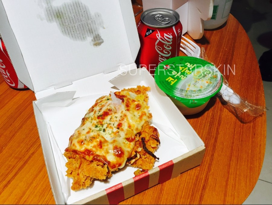 [구로맛집]KFC치킨 + 피자 = 치짜 런칭했습니돠! 치짜와 함꼐하는 슈퍼스타피부과 직원들의 행복한 아침 시간!! 관련 이미지 4