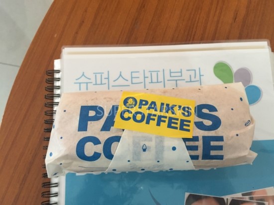 [슈퍼스타피부성형외과]직원들의 행복한 간식시간~화목한 원내분위기 비결!!이런곳에서 나오죠~빽다방의 맛있는 사라다빵 !! 관련 이미지 1