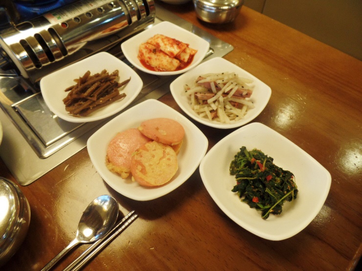 점심때 청담생고기에서 한우불고기 정식 먹었습니다. 관련 이미지 8