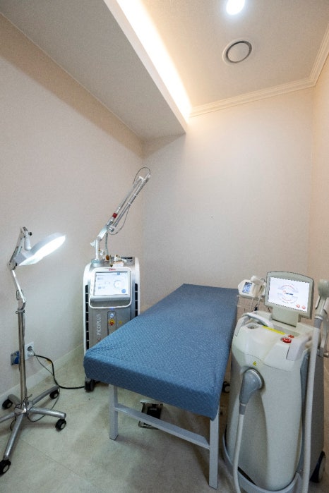 샛강역피부과, 여드름 피지선 레이저 치료 아프지는 않을까? 관련 이미지 10