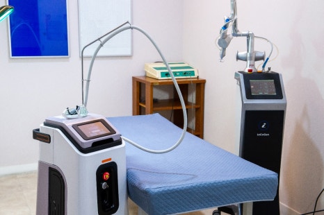 샛강역피부과, 여드름 피지선 레이저 치료 아프지는 않을까? 관련 이미지 6