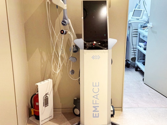 Causes of Eyelid Drooping, a Treatment Solution Through a Combined Procedure Using Apgujeong Eye Thermage, M-Face, and Sculptra image 4