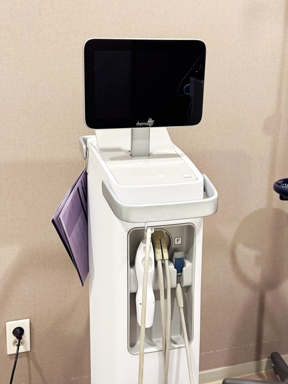 Causes of Eyelid Drooping, a Treatment Solution Through a Combined Procedure Using Apgujeong Eye Thermage, M-Face, and Sculptra image 2