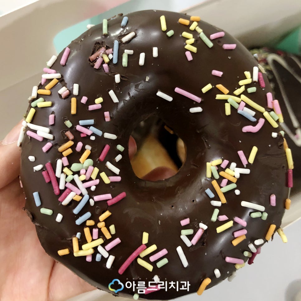 앞니 크라운치료 환자후기 선물 관련 이미지 5