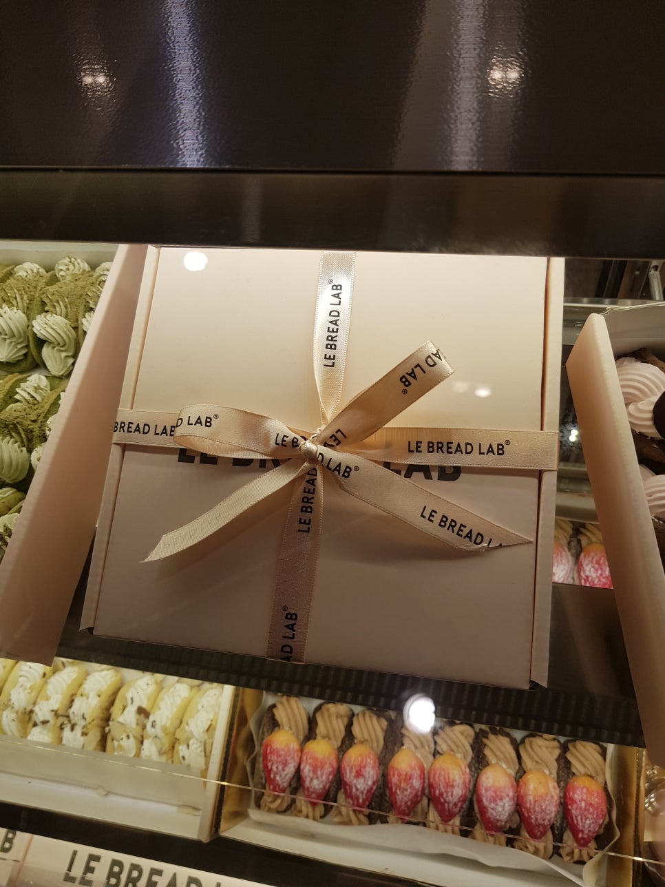 LE BREAD LAB:오믈렛 빵_ 강남 신세계 백화점 관련 이미지 10
