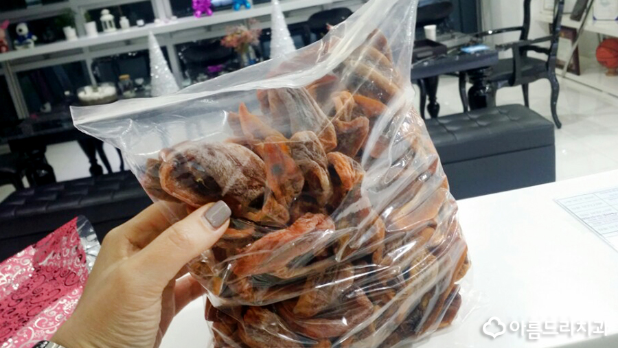 치아교정 환자가 보내준 선물 관련 이미지 3