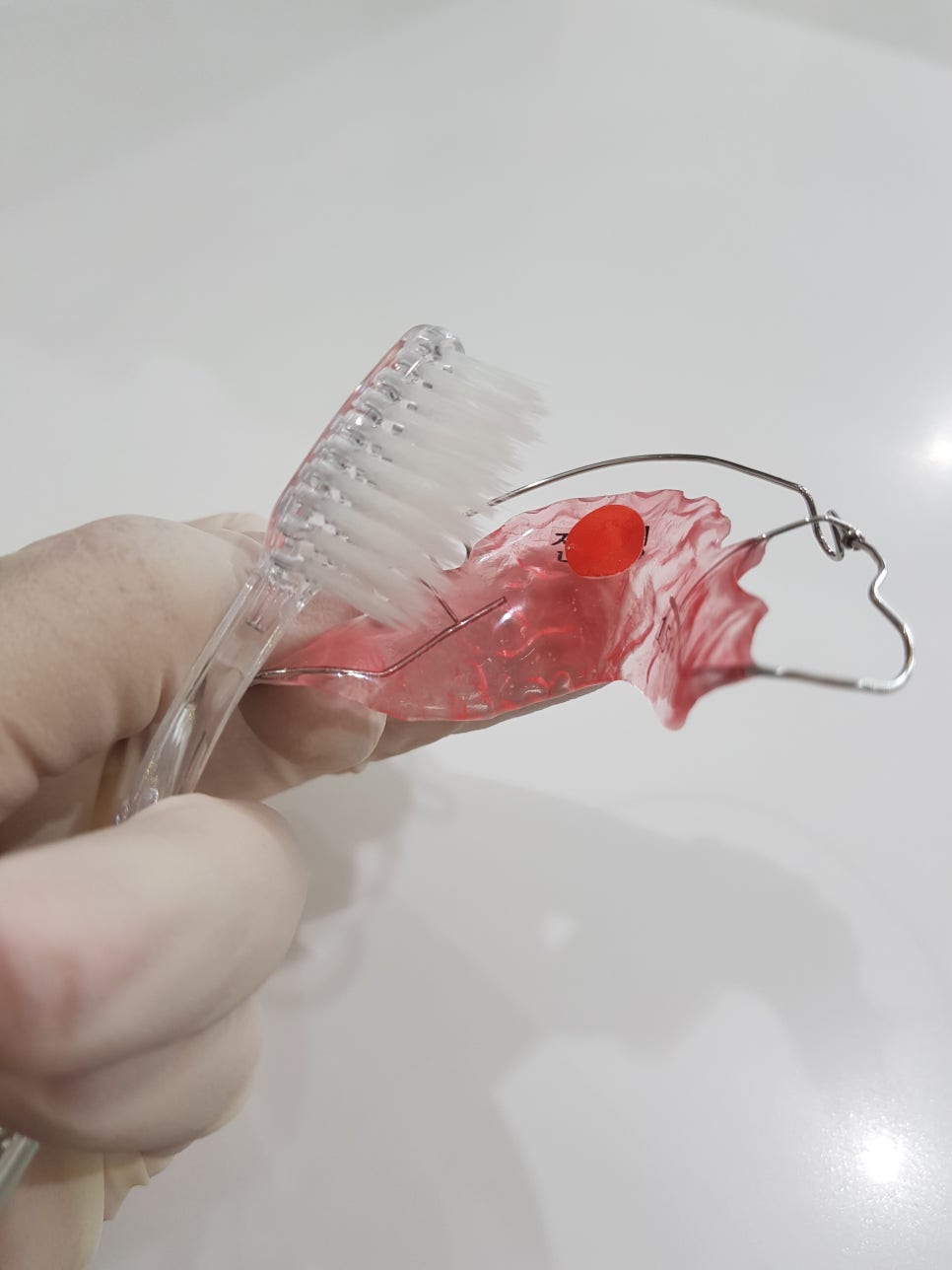 치아교정 후 유지 장치 세척&관리법 Tip_강남 아름드리 치과 관련 이미지 10