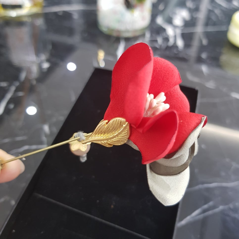 카네이션 부토니에_감각적인 스승의날 & 어버이날 액세서리 관련 이미지 3