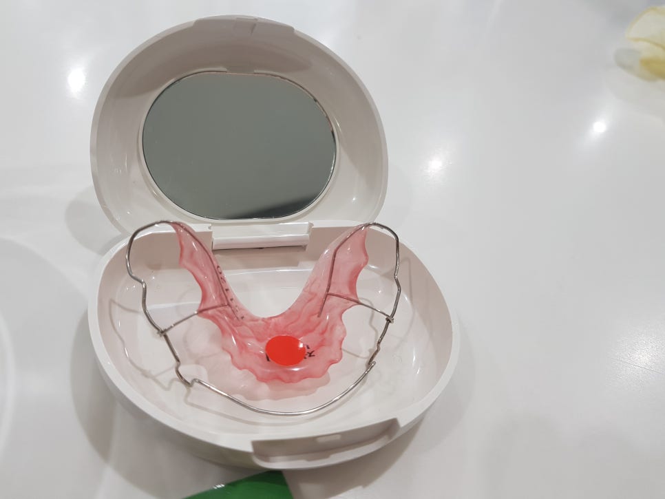 치아교정 후 유지 장치 세척&관리법 Tip_강남 아름드리 치과 관련 이미지 2