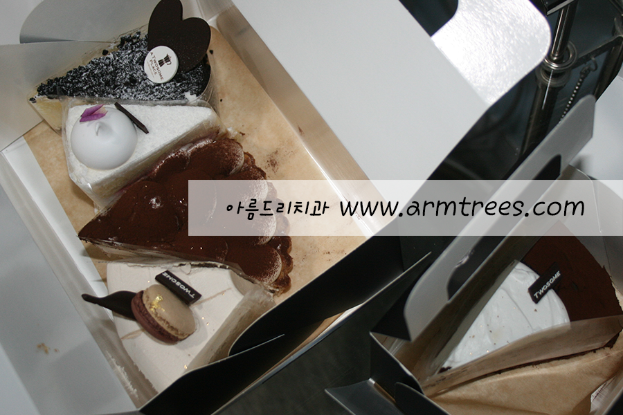 투썸플레이스 케이크와 캐나다 다크초콜릿 선물[아름드리 치과] 관련 이미지 3