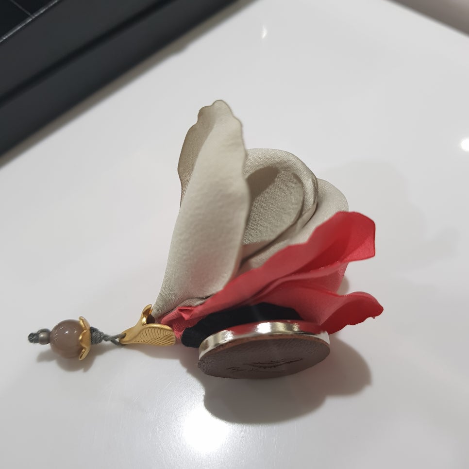 카네이션 부토니에_감각적인 스승의날 & 어버이날 액세서리 관련 이미지 6