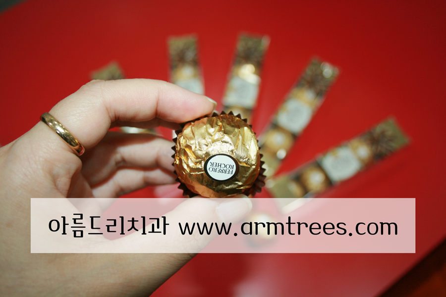 페레로 로쉐(ferrero Rocher) 달콤한 이야기 아름드리 치과 초콜릿 선물 관련 이미지 4