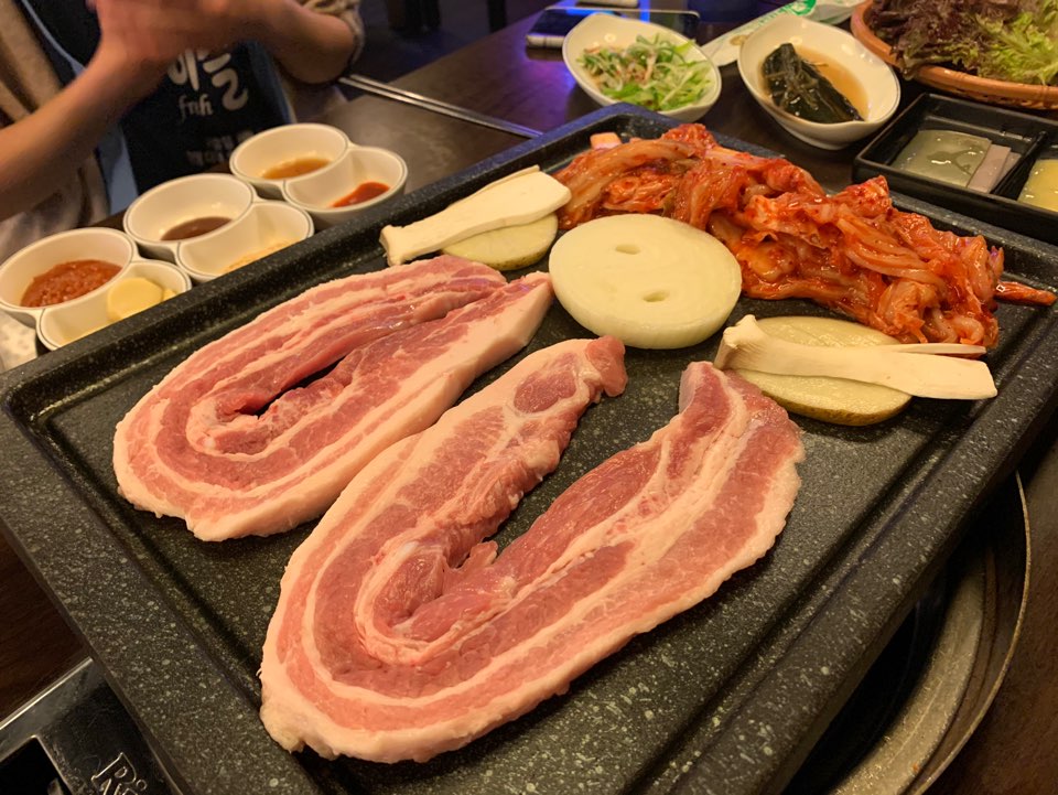Apgujeong Station Restaurant Deokssam Sidae — Deokssambol Kimchi Samgyeopsal Is Really Delicious T_T image 9