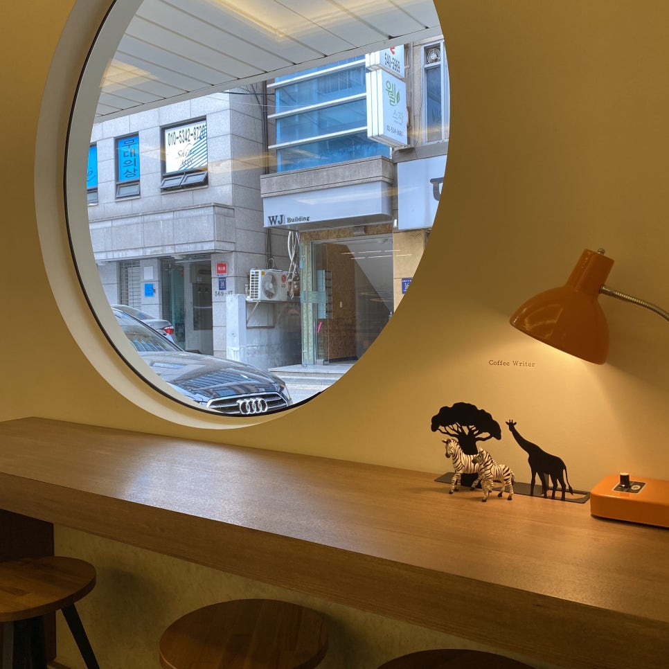 Apgujeong Station Cafe Coffee Writer, Great Atmosphere! image 1