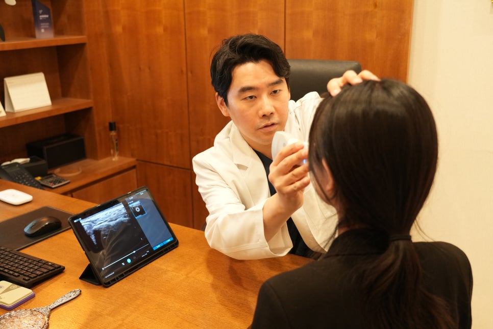 신사역눈밑지방재배치로 밝고 환해진 인상 관련 이미지 3