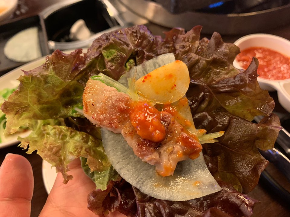 Apgujeong Station Restaurant Deokssam Sidae — Deokssambol Kimchi Samgyeopsal Is Really Delicious T_T image 12