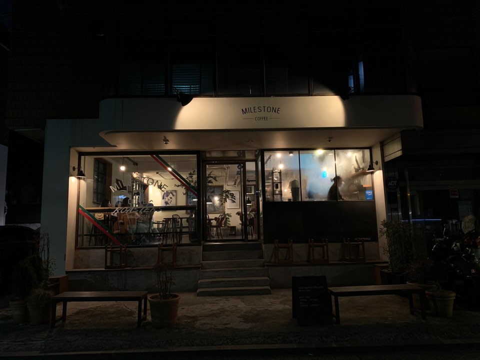 Garosu-gil Cafe Milestone — A Cafe with Delicious Vienna Coffee♡ image 1