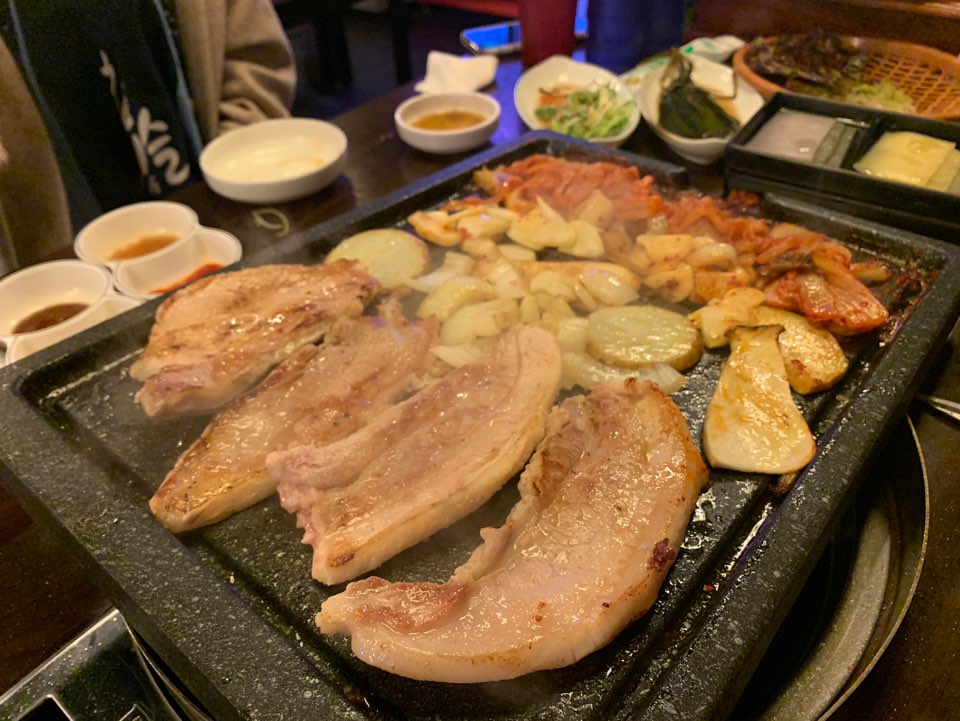 Apgujeong Station Restaurant Deokssam Sidae — Deokssambol Kimchi Samgyeopsal Is Really Delicious T_T image 14